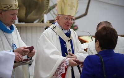 Abp Marek Jędraszewski: Zwycięstwo przyjdzie, jak długo w polskich dłoniach będzie różaniec