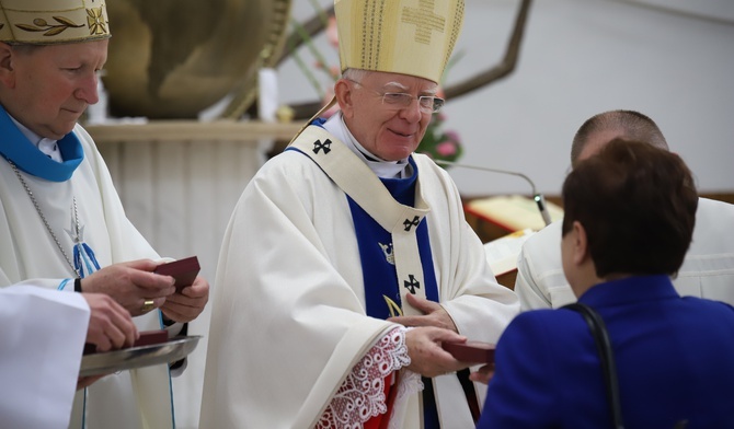 Abp Marek Jędraszewski: Zwycięstwo przyjdzie, jak długo w polskich dłoniach będzie różaniec