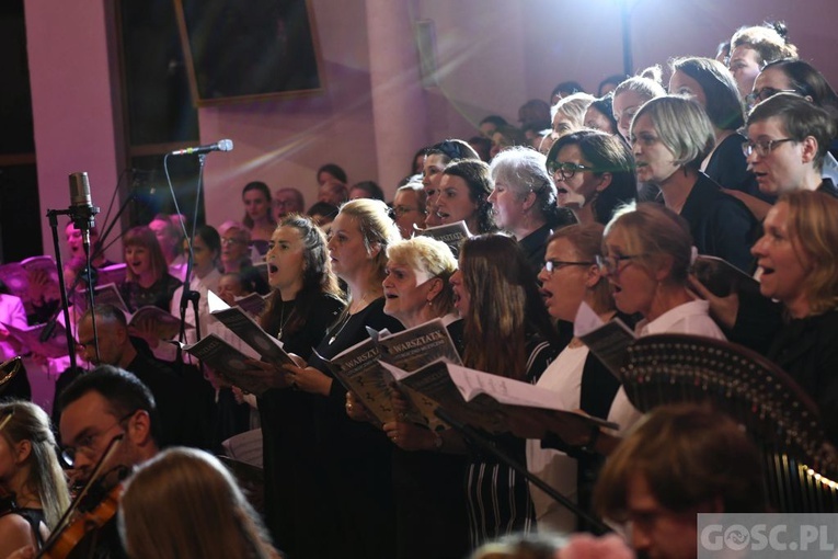 Koncert wielbienia w Winnym Grodzie