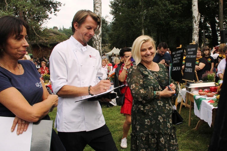 Jury przewodniczył Karol Okrasa. Z prawej Ilona Jaroszek.