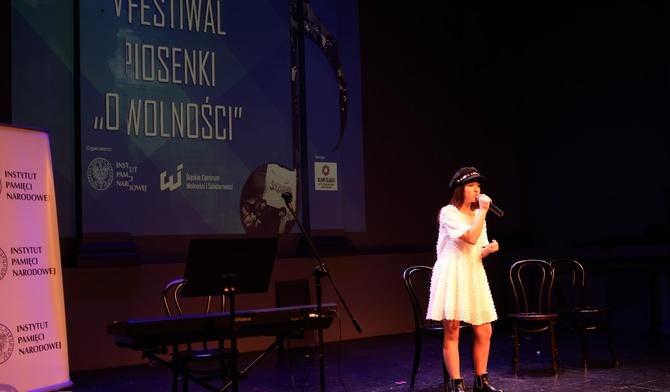 Michalina Juchnik i Weronika Wołowczyk zwyciężyły w finale V Festiwalu Piosenki "O Wolności"