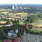 	Elektrownia to ważny element krajobrazu w okolicy. Była bodźcem do powstania hasła: „Łaziska Górne – parafia z energią!”. – Energia, która jest w nas, niech czyni z parafii piękny obraz Kościoła, ożywionego przez Bożego Ducha, dającego możliwość wzrastania. Wzorem przeżywania religijnej codzienności jest dla nas św. Jacek, patron naszej archidiecezji – mówi proboszcz.