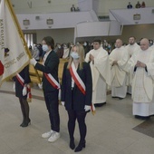 Rocznicowe obchody rozpoczęły się Mszą św. sprawowaną w kościele pw. MB Królowej Świata.