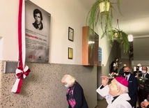 Tablicę poświęcił bp E. Frankowski.