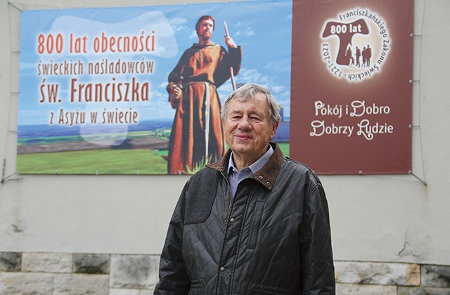 Br. Zbigniew Mirecki OFS przy domu zakonnym ojców kapucynów we Wrocławiu.