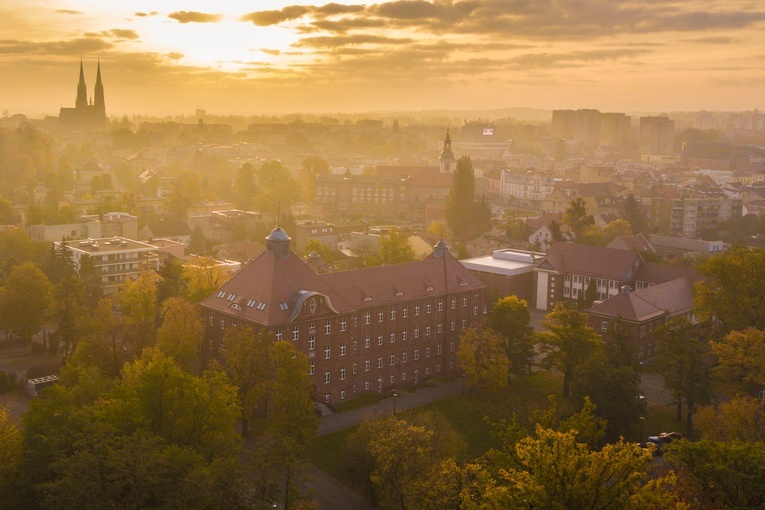 Rybnik. Wyższa Szkoła Medyczna powstaje w kampusie