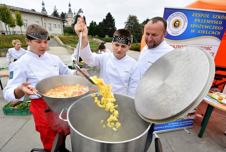 Zupa z uratowanej żywności