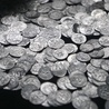 Skarb złożony z 1,8 tys. monet piastowskich trafił do Muzeum Archeologicznego