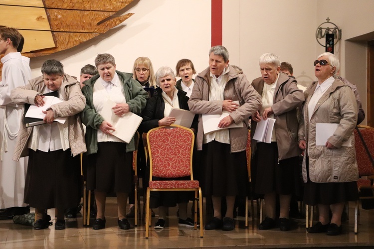 Boczki Chełmońskie. Odpust parafialny z udziałem chóru wspólnoty Dom Nadziei z Żułowa