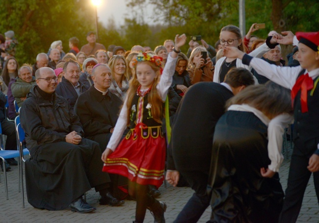 Między pokoleniami - spektakl teatru parafialnego