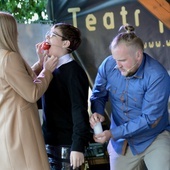 Nowocześni rodzice są gotowi na wszystko, by promować swe dzieci.