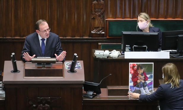 PiS, Konfederacja i Kukiz'15 za przedłużeniem stanu wyjątkowego; KO, Lewica i Polska 2050 - przeciw