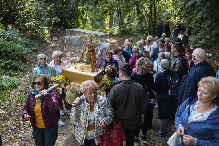 Pielgrzymka Żywego Różańca do Barda