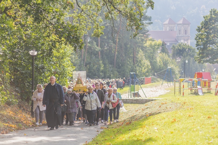 Pielgrzymka Żywego Różańca do Barda