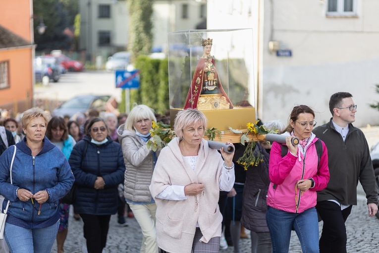 Pielgrzymka Żywego Różańca do Barda
