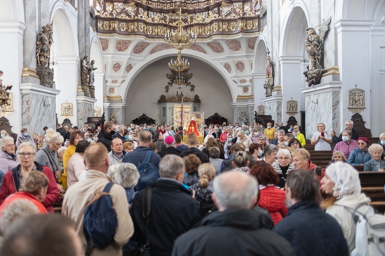 Pielgrzymka Żywego Różańca do Barda