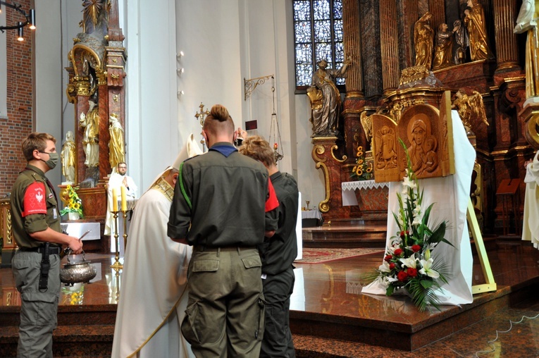 Poświęcenie tryptyku dla harcerzy