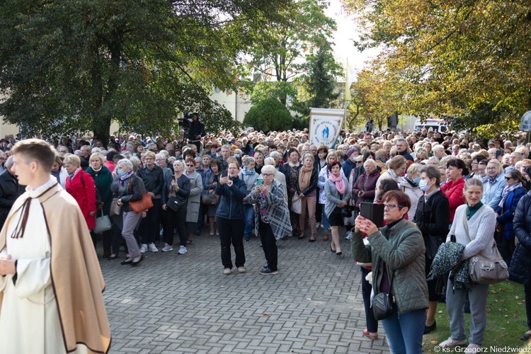 Pielgrzymka Żywego Różańca w Rokitnie