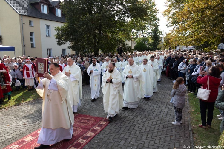 Pielgrzymka Żywego Różańca w Rokitnie