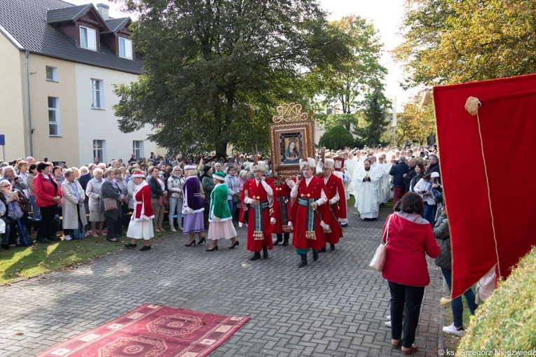 Pielgrzymka Żywego Różańca w Rokitnie