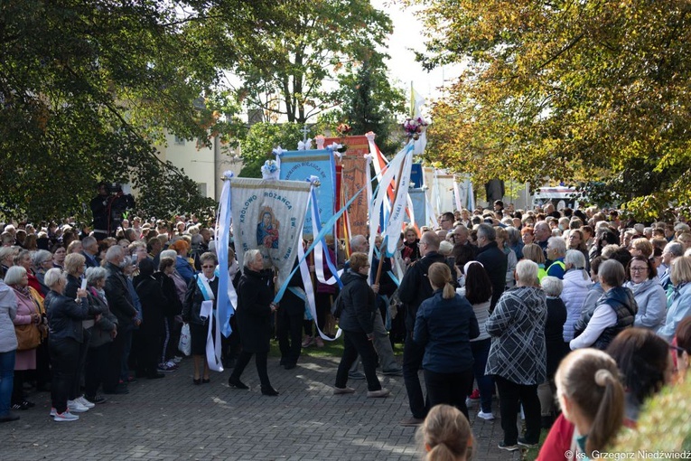 Pielgrzymka Żywego Różańca w Rokitnie
