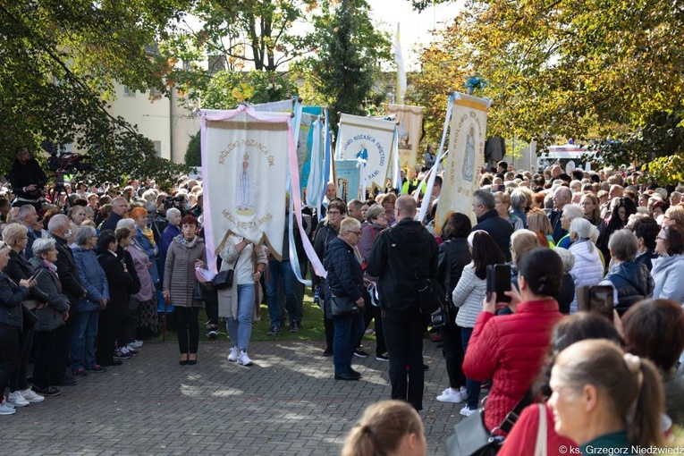 Pielgrzymka Żywego Różańca w Rokitnie