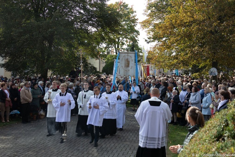 Pielgrzymka Żywego Różańca w Rokitnie