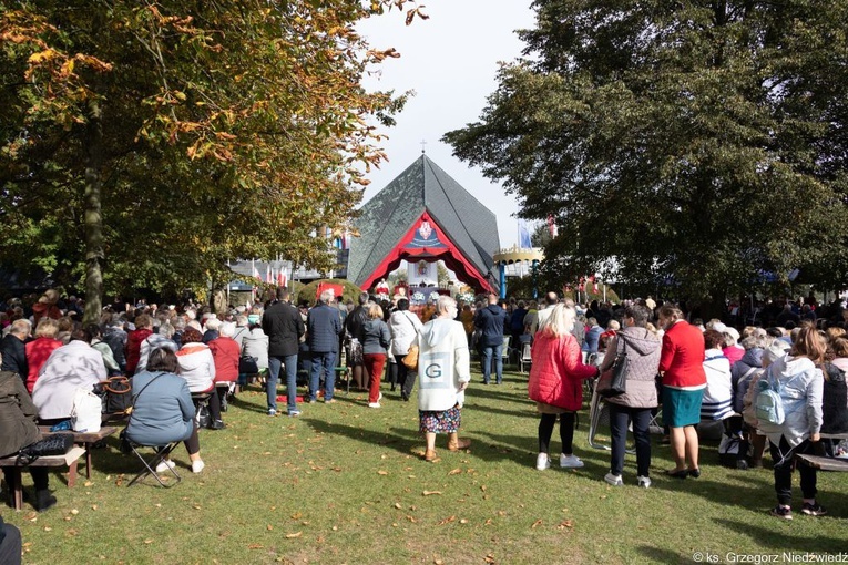 Pielgrzymka Żywego Różańca w Rokitnie