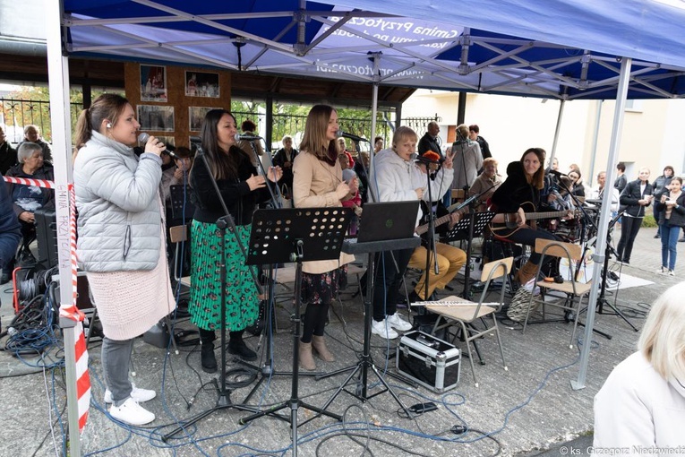 Pielgrzymka Żywego Różańca w Rokitnie