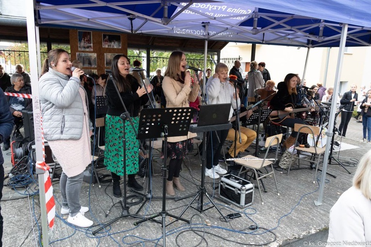 Pielgrzymka Żywego Różańca w Rokitnie