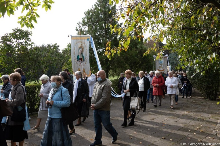 Pielgrzymka Żywego Różańca w Rokitnie