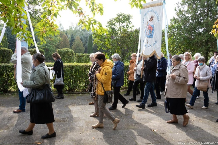 Pielgrzymka Żywego Różańca w Rokitnie