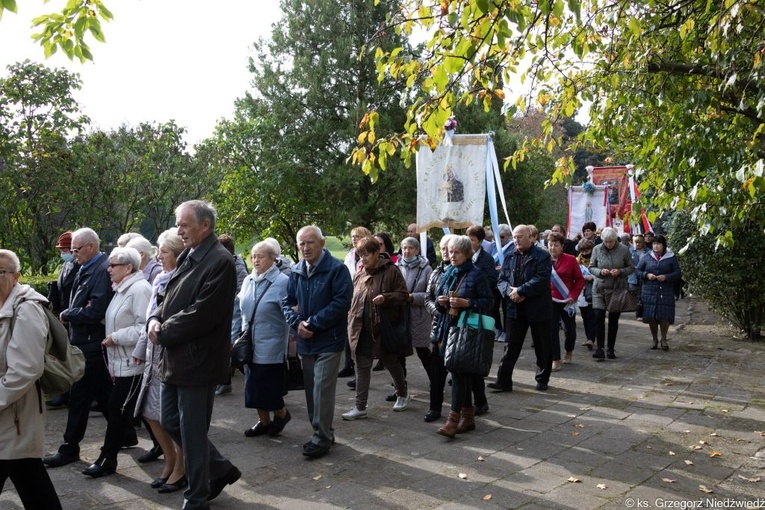 Pielgrzymka Żywego Różańca w Rokitnie