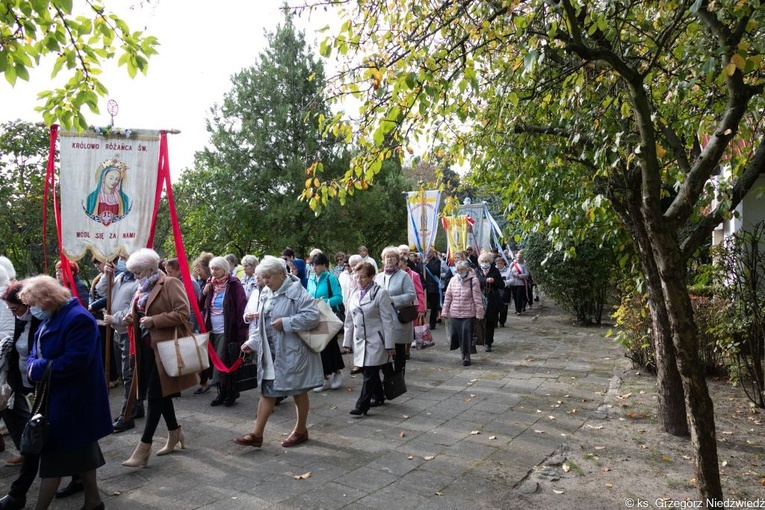 Pielgrzymka Żywego Różańca w Rokitnie