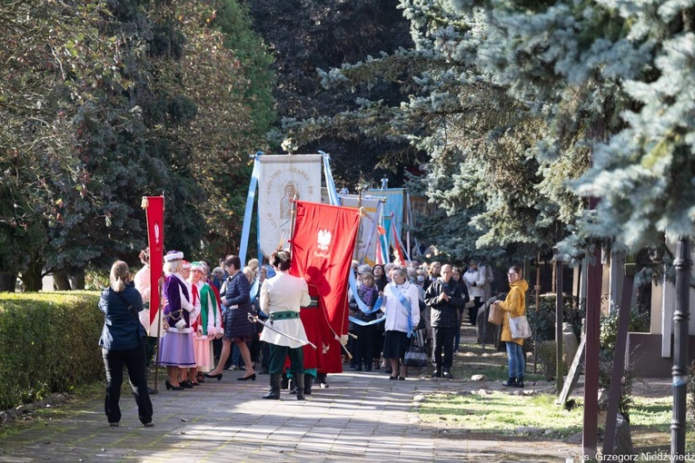 Pielgrzymka Żywego Różańca w Rokitnie
