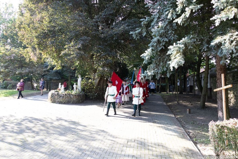 Pielgrzymka Żywego Różańca w Rokitnie