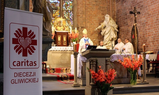 Bp Jan Kopiec: od początku Kościoła służba ubogim była obowiązkiem chrześcijanina