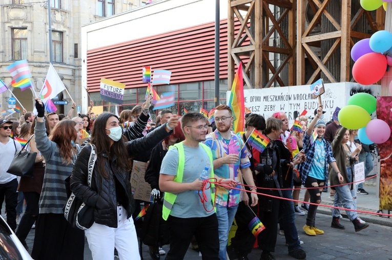 13. Marsz Równości we Wrocławiu na transparentach