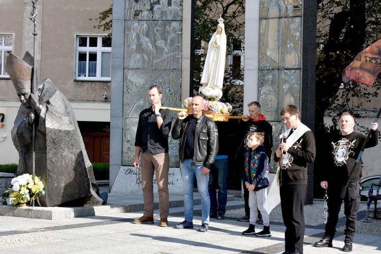 Zaczęli październik z różańcem na ulicy