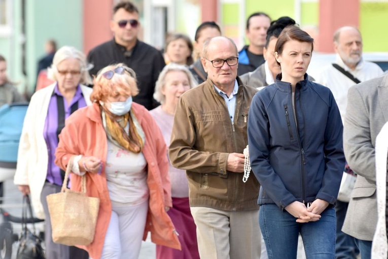 Zaczęli październik z różańcem na ulicy