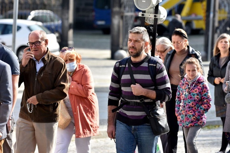 Zaczęli październik z różańcem na ulicy