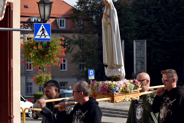 Zaczęli październik z różańcem na ulicy