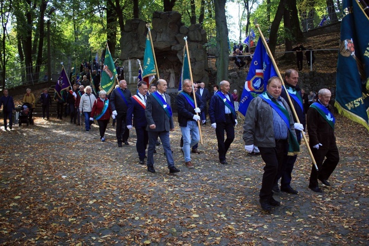 Pielgrzymka hodowców gołębi pocztowych i orkiestr kalwaryjskich