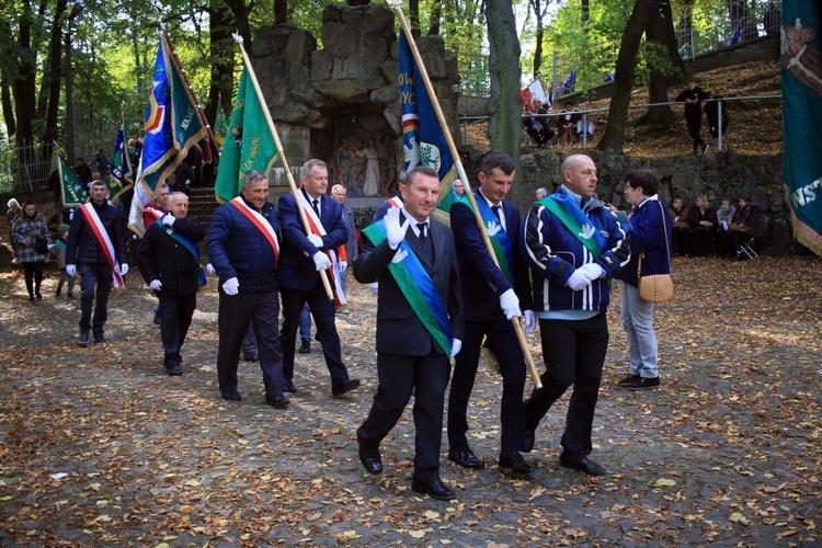 Pielgrzymka hodowców gołębi pocztowych i orkiestr kalwaryjskich