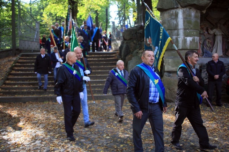 Pielgrzymka hodowców gołębi pocztowych i orkiestr kalwaryjskich