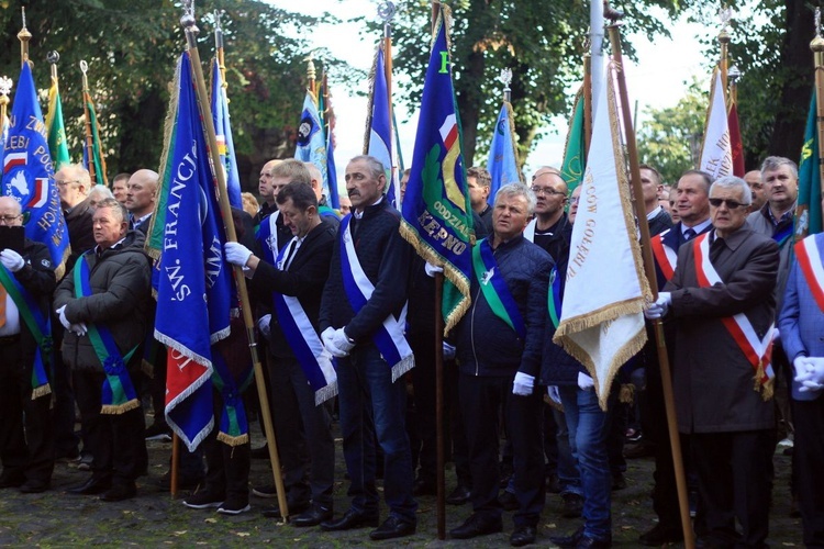 Pielgrzymka hodowców gołębi pocztowych i orkiestr kalwaryjskich