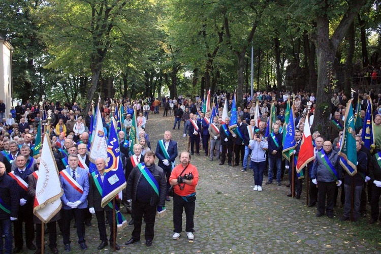 Pielgrzymka hodowców gołębi pocztowych i orkiestr kalwaryjskich