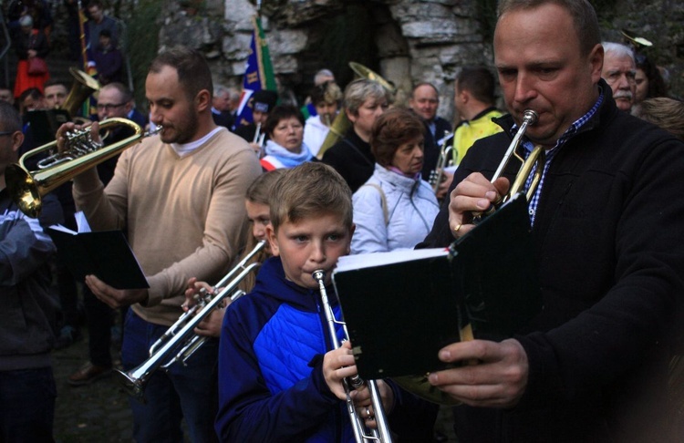 Pielgrzymka hodowców gołębi pocztowych i orkiestr kalwaryjskich