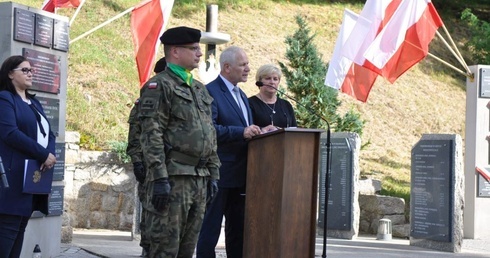 Zielona Góra-Łężyca. Obchody przy pomniku Ofiar Ludobójstwa  