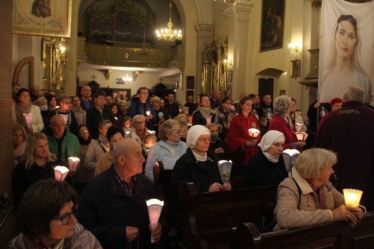 Nowy Sącz. Procesja różańcowa do pięciu kościołów